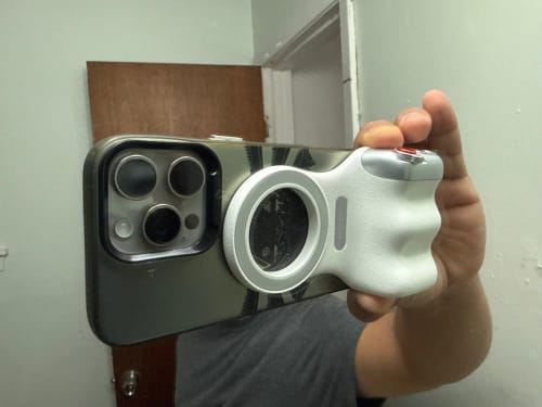 Customer photo review of TELESIN Phone Camera Shoot Hand Grip Magnetic Smart Phone Holder Shooting Aid Remote Control Handle For Iphone Android Phone