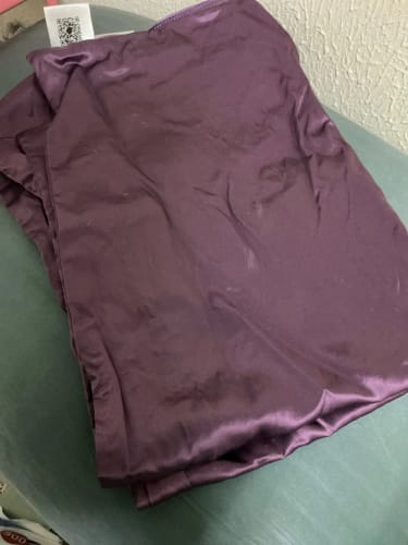 Customer photo review of 22 Momme Mulberry Silk Pillowcase with Invisible Zipper – Hair & Skin Care
