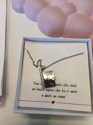 Customer photo review of Collana Libro ✦ Scrivi la tua Dedica Personalizzata
