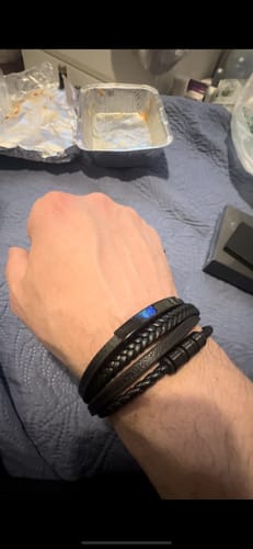 Customer photo review of Lederarmband "Brave"