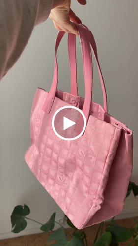 Customer video review of Medium New Travel Line Tote