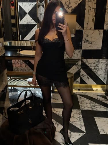 Customer photo review of Florencia Sleeveless Lace-Trim Mini Dress
