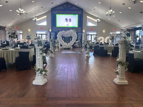Customer photo review of 8ft White Rose Flower Wall Romantic Atmosphere Heart Shaped Wedding Decoration Indoor