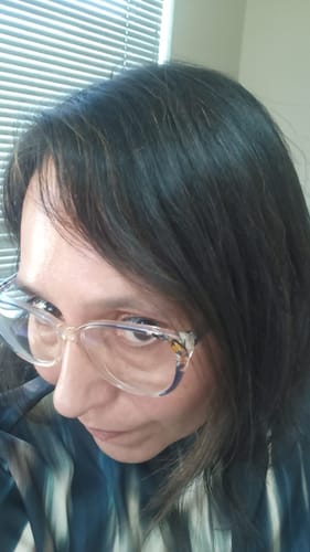 Reseña con foto de un cliente sobre Tinte 100% Natural - Castaño Oscuro