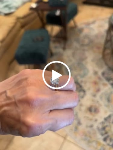 Customer video review of Soleil d'Or Ring