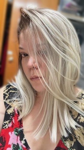 Customer photo review of Lace Front HD Cassandra Loira Raiz Esfumada - Repartição Livre 13x4