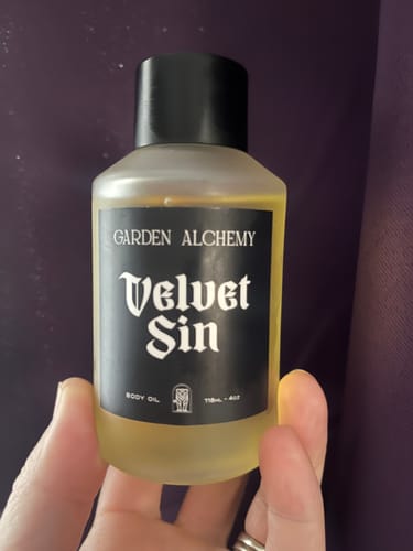 Customer photo review of VELVET SIN BODY OIL (LIMITED EDITION)