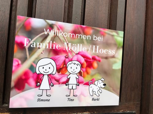 Customer photo review of Familien Türschild (UV- und wetterfest) inkl. Klebebefestigung - Angebot beim Kauf eines 2. Schildes