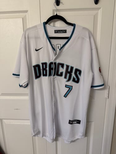Customer photo review of Men's Arizona Diamondbacks Corbin Carroll #7 White 2023 World Series Replica Player Jersey1