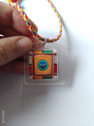 Customer photo review of Amulette Tibétaine Yantra Khunthup – Énergie, Vitalité et Réalisation des Objectifs