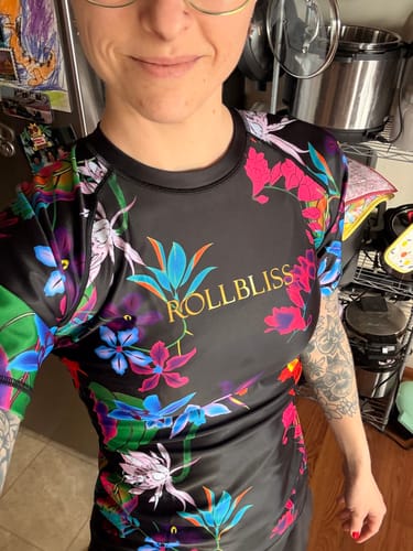 Customer photo review of Black Resort BJJ Rashguard