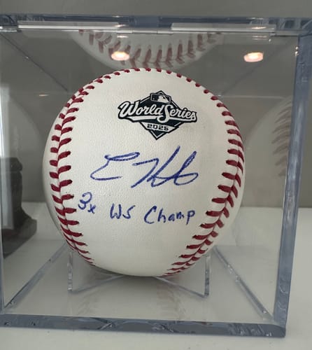 Customer photo review of Enrique "Kike" Hernandez Autograph Signing