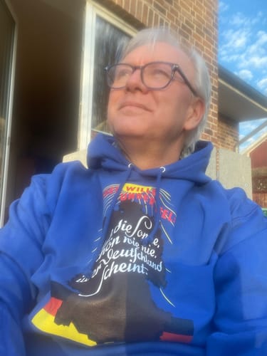 Customer photo review of DDR Ostalgie Kapuze / Hoodie Unisex • DASS DIE SONNE SCHÖN WIE NIE, ÜBER DEUTSCHLAND SCHEINT - ORIGINAL DDR-PLAKAT