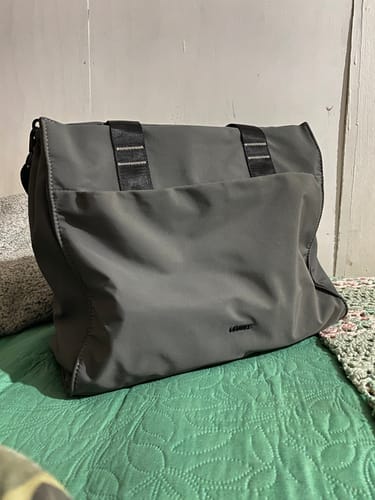 Customer photo review of Cartera De Hombro Notebook Nylon Icónica 13"