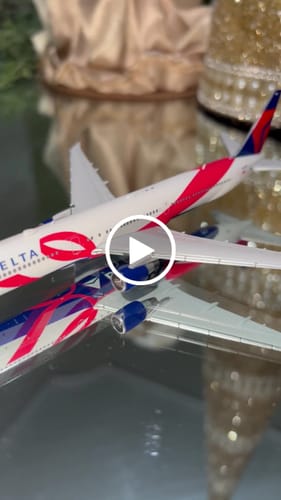 Customer video review of GEMINI DELTA 767-400ER 1/400 REG#M845MH BREAST CANCER RES