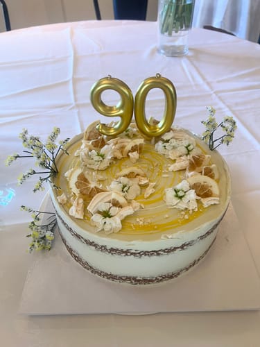 Customer photo review of lemon meringue cake