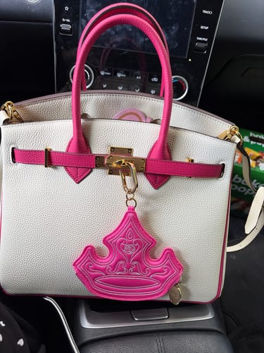 Customer's structured LALUVA Warkin Bag in off-white with pink trim, sitting in a car.