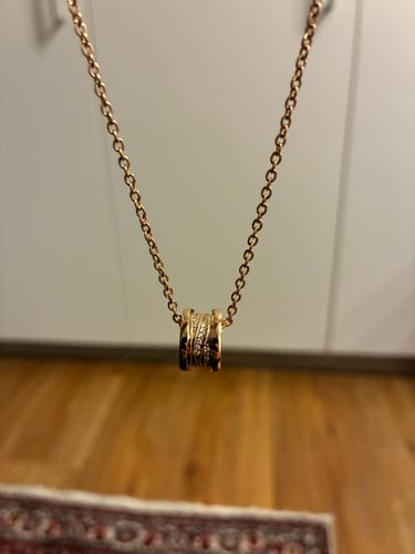 Customer photo review of ZERO 1 PINK GOLD NECKLACE DIAMOND