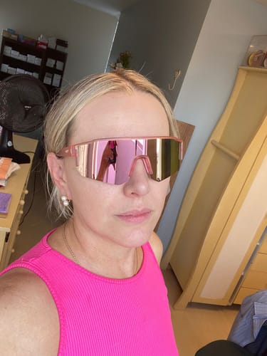 Customer photo review of Óculos de Sol Faster Esportivo Rosa | Proteção UV 400
