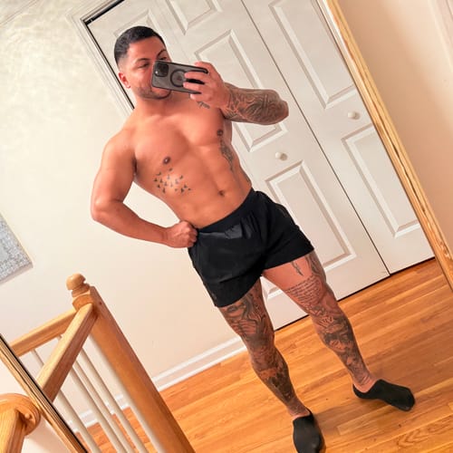 Customer photo review of Essential Shorts 5" Inseam