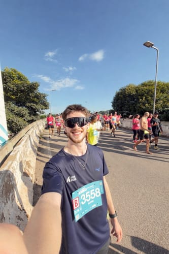 Customer photo review of Óculos de Sol Intense Esportivo Preto | Proteção UV 400
