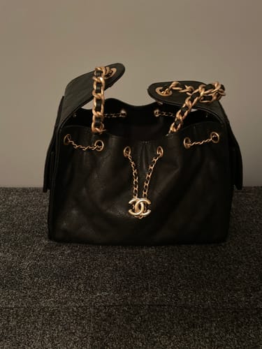 Customer photo review of CHANEL 25S HOBO BAG 30 IN BLACK CAVIAR