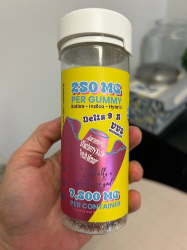 Customer photo review of D9 & VVS DIAMONDS • 250MG VEGAN GUMMIES • STONER STACK