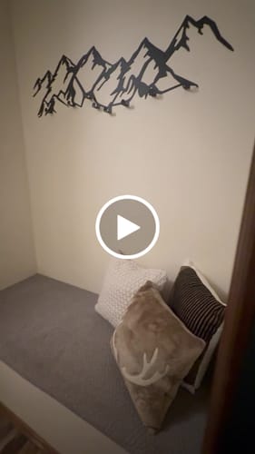 Customer video review of Custom Coordinates Key Holder Wall Rack with Hooks - Personalized City Map Key Organizer for Housewarming Gift