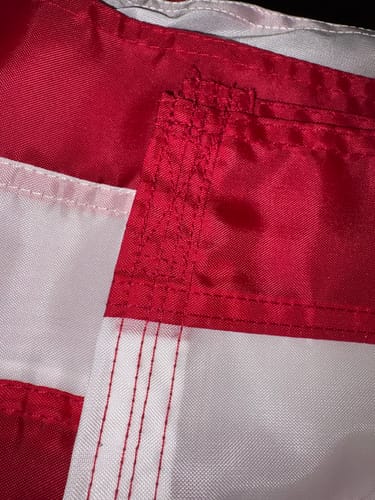 Close-up: Reviewer's photo of the durable, reinforced stitching on the flag's red and white stripes.