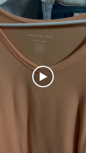 Customer video review of American Eagle Outfitters Women's Secondhand Apparel