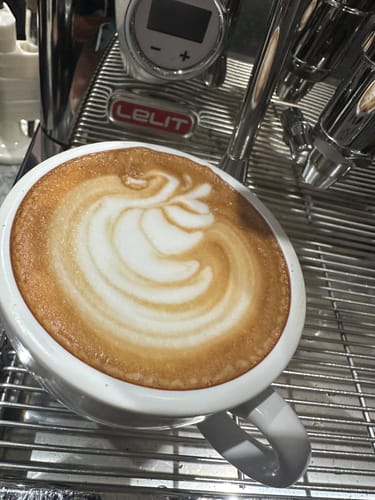Reviewer's latte with beautiful swirling art, prepared with the Golden Cup Blend coffee.