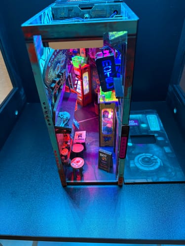 Customer photo review of Neo Ramen MiniAlley – A Cyberpunk DIY Diorama Booknook
