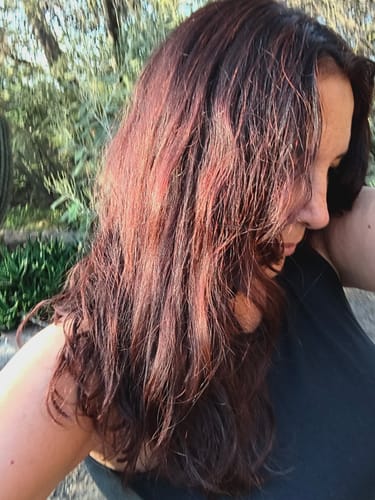 Reseña con foto de un cliente sobre Henna Jamila Hair - Cobrizo Natural y Duradero 👩🏼🦰