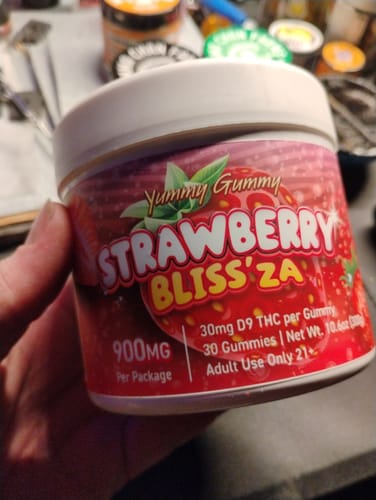 Customer photo review of 900MG Yummy Gummy D9
