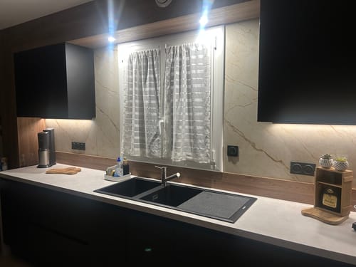 Customer photo review of Panneau Mural PVC Effet Marbre Beige – Imperméable Salle De Bain et Douche