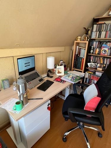 Customer photo review of Escritorio Cosmo Eléctrico con Pasacables 140x60