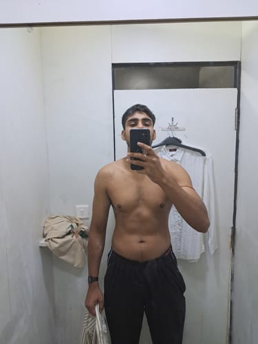 Reviewer's shirtless mirror selfie showing their physique after using Wellcore Creatine Monohydrate.