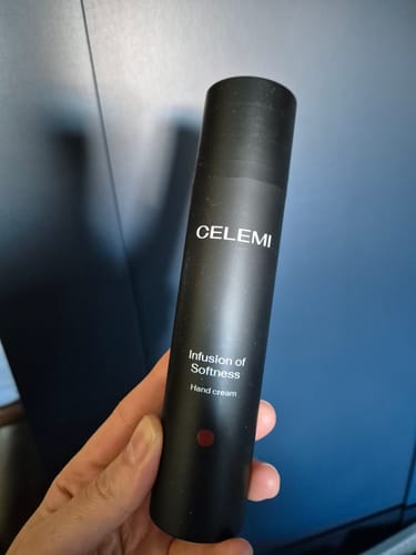 Customer photo review of Maitinantis ir greitai įsigeriantis rankų kremas
