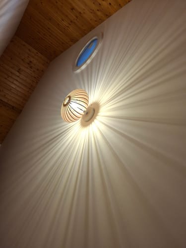 Avis photo d'un client sur Mini Néo teinté Chêne | Applique