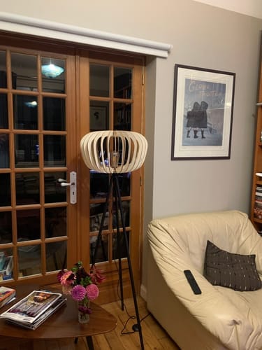 Avis photo d'un client sur Agathe teinté Chêne | Lampadaire