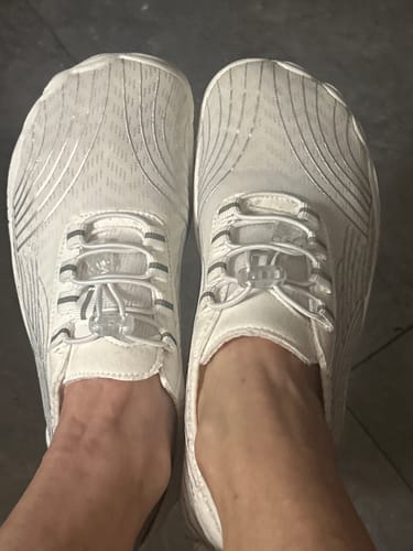 Reviewer wearing the white Rift Motion barefoot shoes, seen from above.