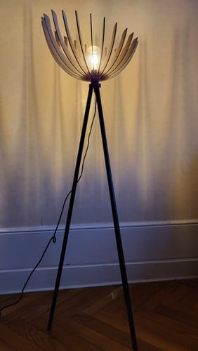 Avis photo d'un client sur Athéna teinté Chêne | Lampadaire