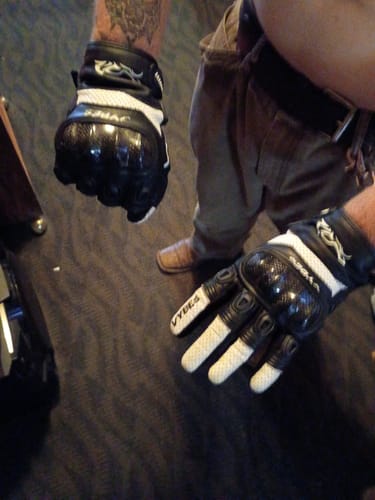 Customer photo review of Vybes Cuff Riding Gloves