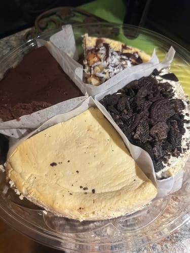 Customer photo review of Bakers Choice Cheesecake Sampler