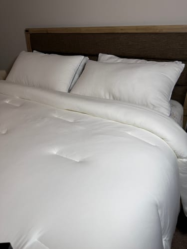 Customer photo review of MarshMellow Comforter