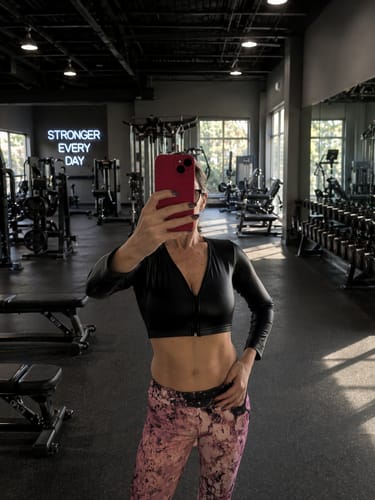 Customer photo review of AR 1967 - Adjustable Zipper Crop Top