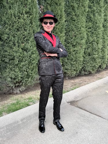 Customer photo review of Men's 3-Piece Jacquard Red Peak Lapel Double Breasted Black Tuxedo