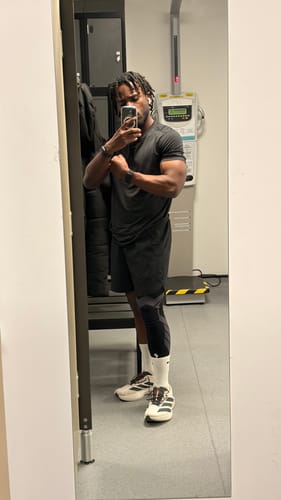 Customer photo review of Compression Sleeves V2 for Knees and Legs