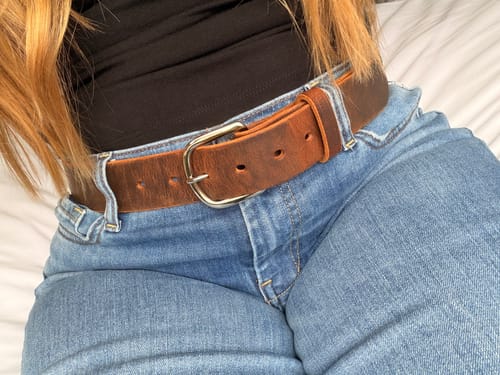 Customer wearing The Crazy Horse brown leather belt with blue jeans and a black shirt.