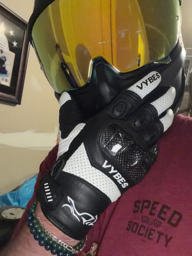 Customer photo review of Vybes Cuff Riding Gloves